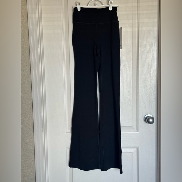 NWT Groove Nulu Flared Black Lululemon Regular Size 4